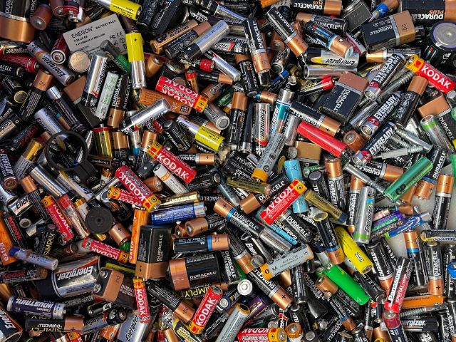 Batteries are hazardous goods. A proper segregation ensures that they do not end up in the environment.
