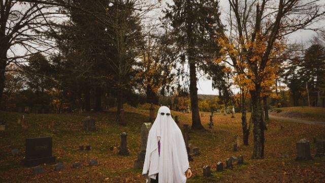 The most iconic Halloween costume: the ghost